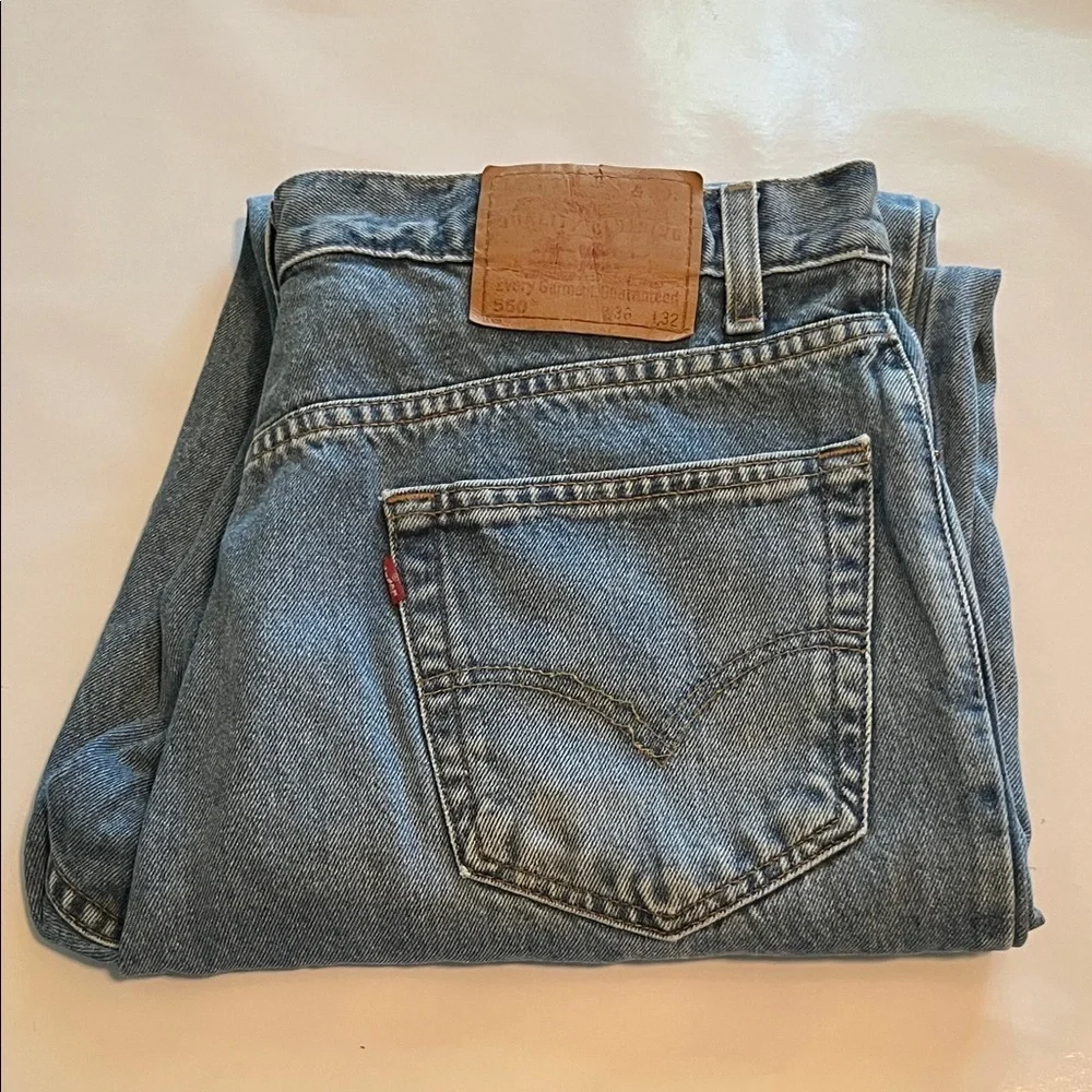 Vintage Levi’s 550 Relaxed Fit Size 36 x 32